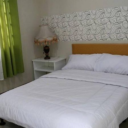 Big M Condotel Las Pinas Exterior photo